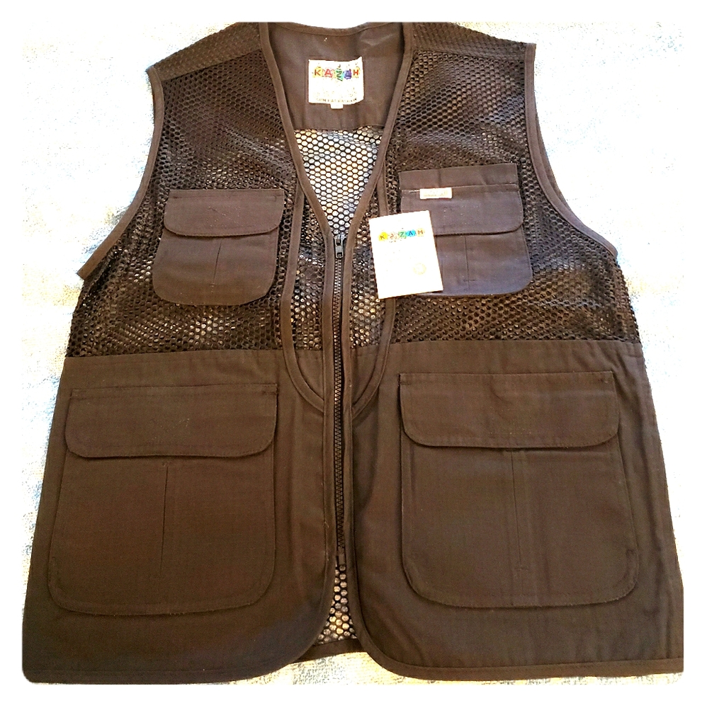 10 pocket black mesh travel vest